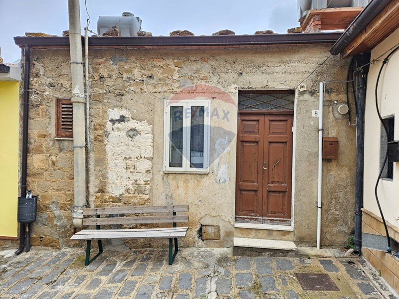 Casa Semi Indipendente in Vendita a Reitano, 25'000€, 80 m²