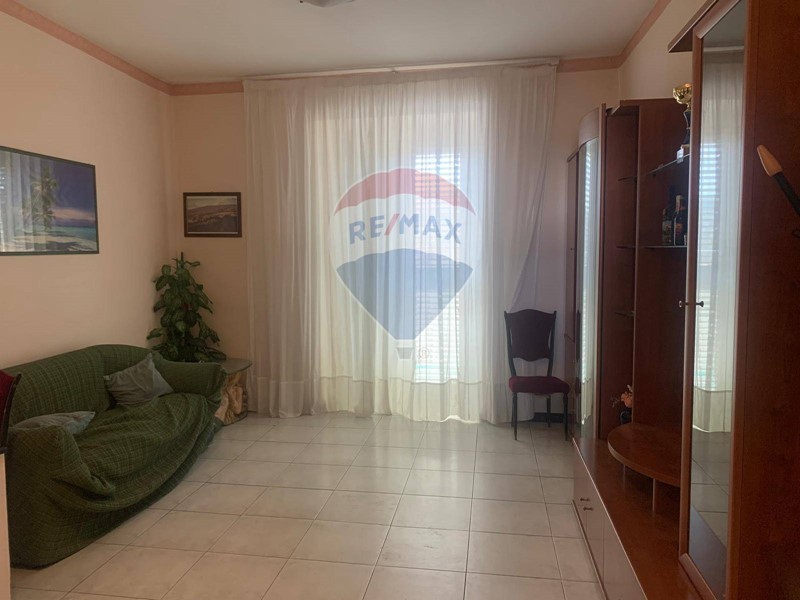 Appartamento in Vendita a Catania, 145'000&euro;, 177 m²