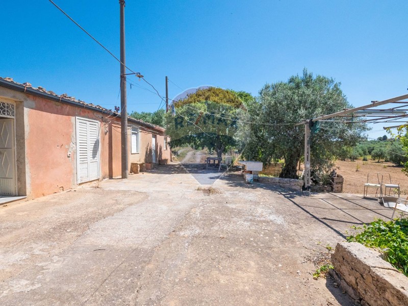Terreno agricolo in Vendita a Caltagirone, 99'900€, 8848 m²