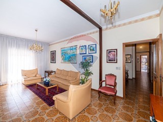 Appartamento in Vendita a Catania, 169'000&euro;, 141 m²