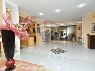 Casa Semi Indipendente in Vendita a Motta Sant'Anastasia, 275'000€, 380 m²