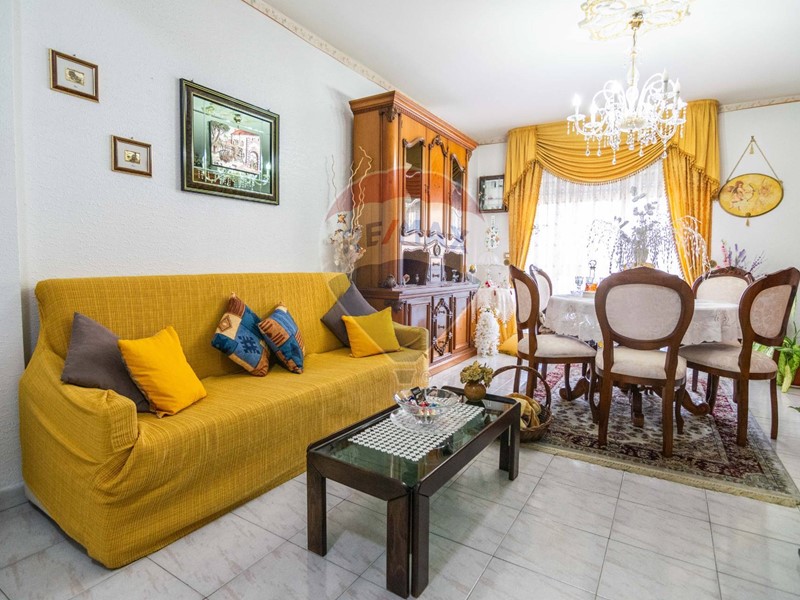 Appartamento in Vendita a Catania, 145'000&euro;, 134 m²