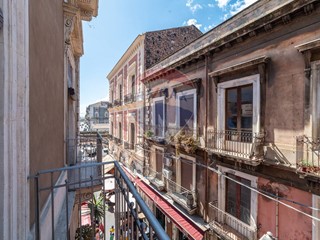 Appartamento in Vendita a Catania, 260'000&euro;, 140 m²
