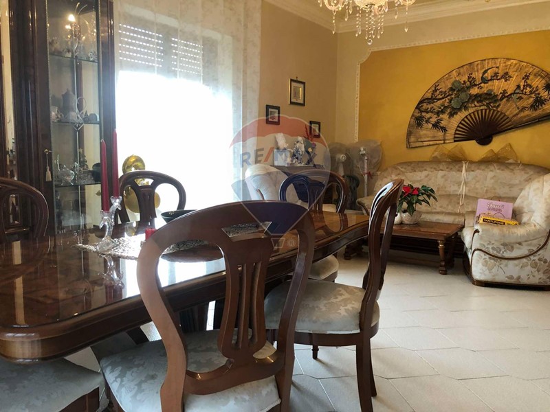 Appartamento in Vendita a Misterbianco, 120'000€, 145 m²