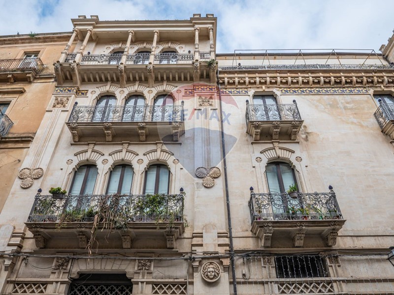 Appartamento in Vendita a Caltagirone, 110'000€, 159 m²