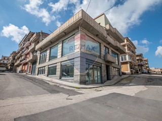 Casa Semi Indipendente in Vendita a Ramacca, 890'000€, 910 m²
