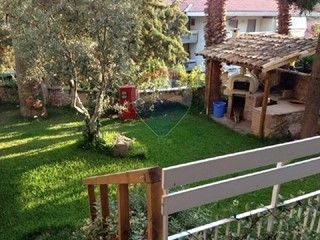 Trilocale in Vendita a Aci Castello, 135'000€, 78 m²