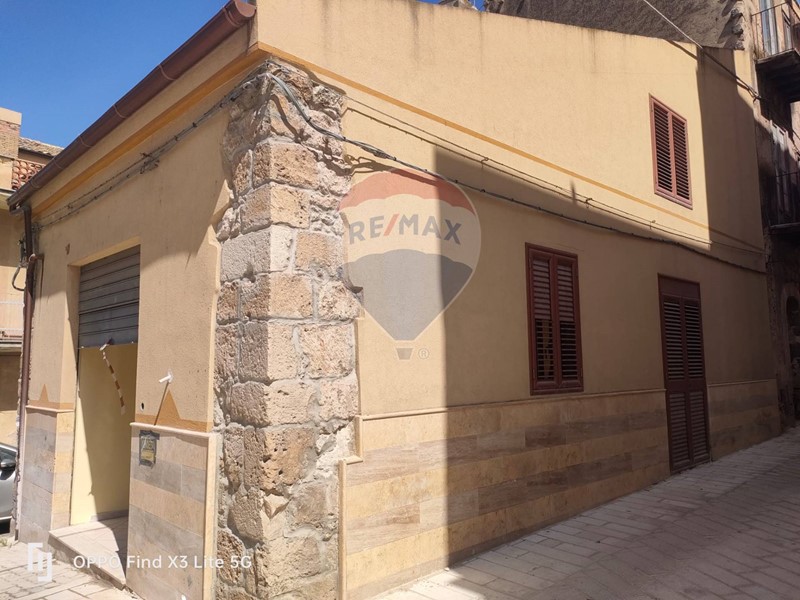 Immobile commerciale in Affitto a Gela, 550€, 84 m²