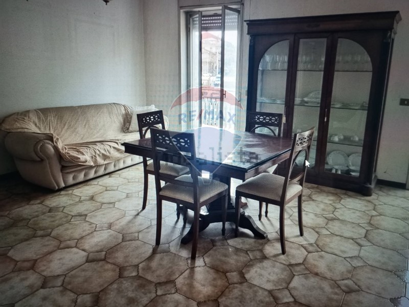 Appartamento in Vendita a Misterbianco, 90'000€, 138 m²