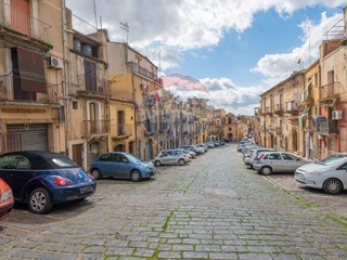 Casa Indipendente in Vendita a Caltagirone, 49'000€, 130 m²