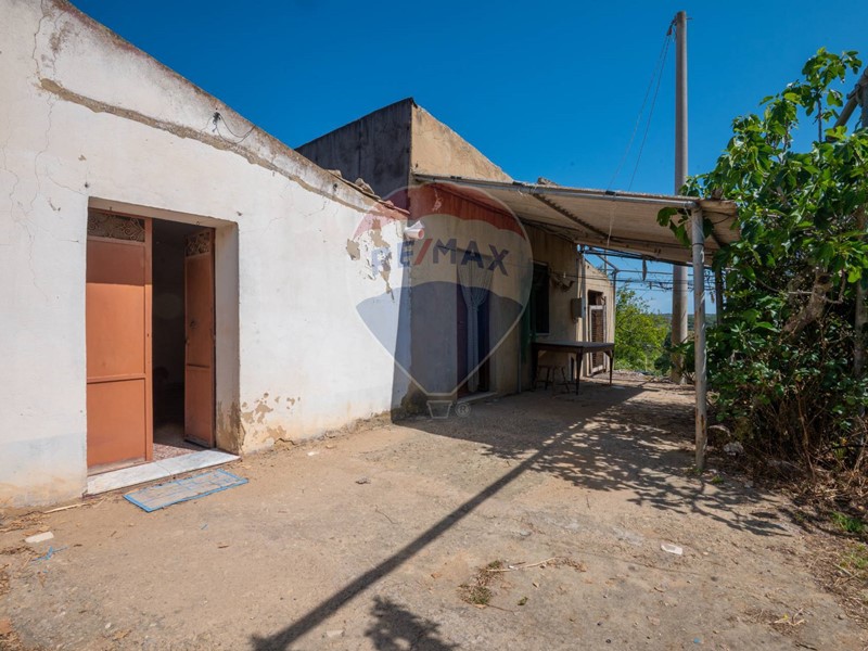 Villa in Vendita a Caltagirone, 25'000€, 90 m²