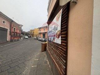 Attività commerciale in Vendita a Pedara, 18'000€, 65 m²