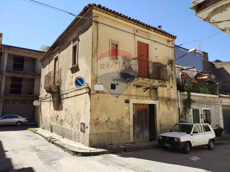 Casa Indipendente in Vendita a Grammichele, 30'000€, 180 m²