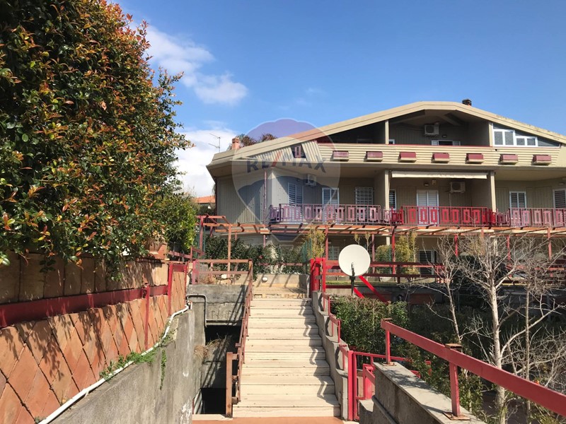 Villa in Vendita a Sant'Agata li Battiati, 369'000€, 210 m²