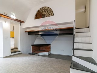 Casa Indipendente in Vendita a Acireale, 128'000€, 85 m²