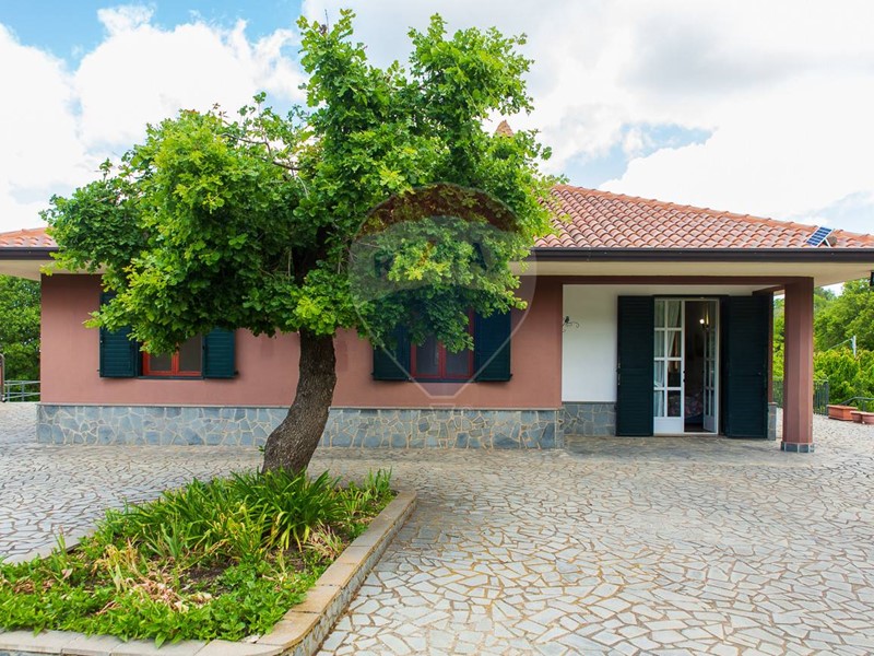 Villa in Vendita a Biancavilla, 179'000&euro;, 120 m²
