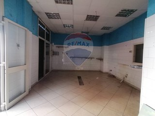 Immobile commerciale in Vendita a Misterbianco, 80'000€, 65 m²