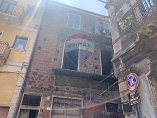 Quadrilocale in Vendita a Catania, 58'000&euro;, 83 m²