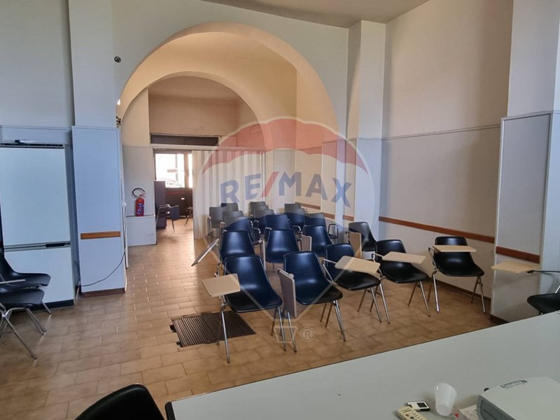 Ufficio in Vendita a Paternò, 67'000€, 103 m²