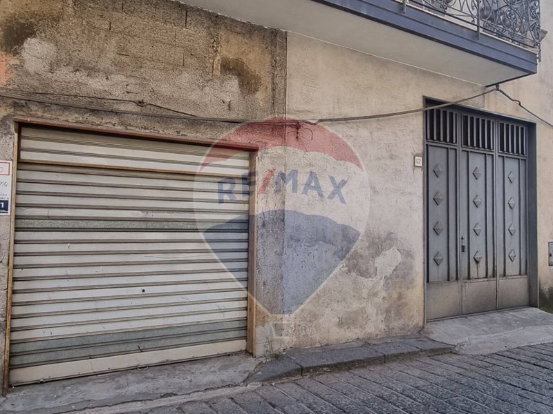 Box in Vendita a Paternò, 18'000€, 42 m²