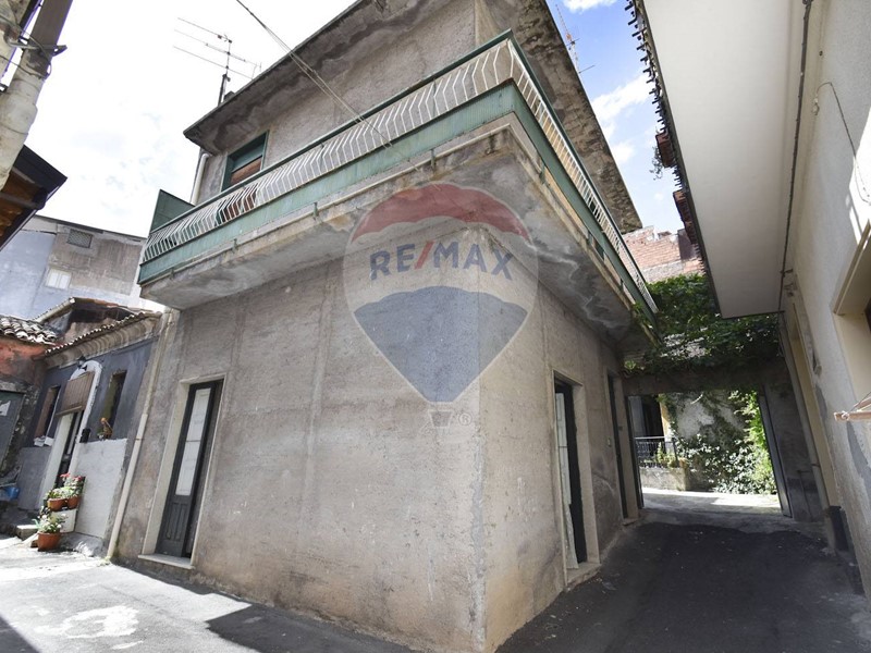Casa Indipendente in Vendita a Paternò, 63'000€, 300 m²