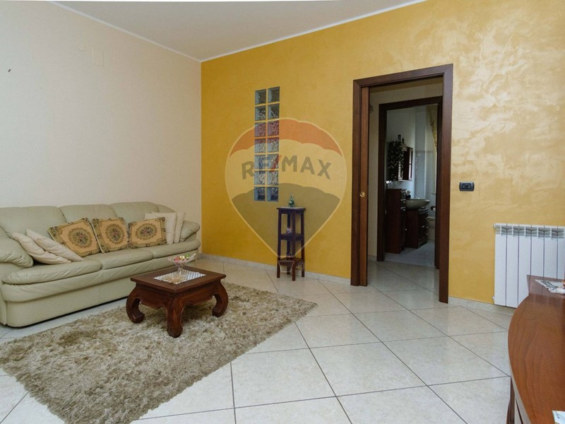 Quadrilocale in Vendita a Santa Venerina, 75'000€, 113 m²