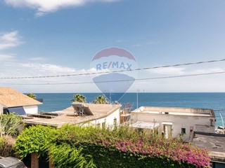 Trilocale in Vendita a Aci Castello, 214'000€, 110 m²