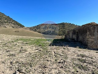 Terreno agricolo in Vendita a Centuripe, 300000 m²