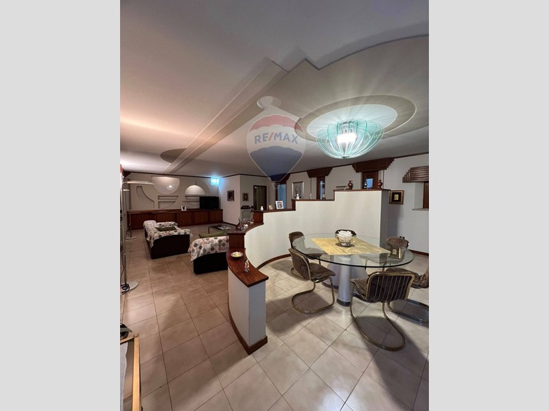 Casa Indipendente in Vendita a Giarre, 189'000€, 226 m²