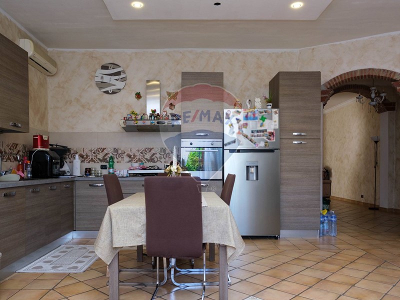 Quadrilocale in Vendita a Tremestieri Etneo, 139'000€, 130 m²