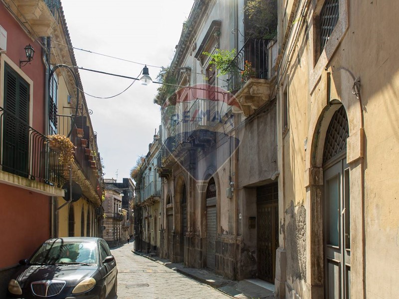 Casa Indipendente in Vendita a Acireale, 219'000€, 428 m²