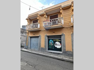 Immobile commerciale in Vendita a Giarre, 219'999€, 451 m²