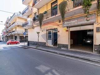 Negozio in Vendita a Misterbianco, 117'000€, 100 m²