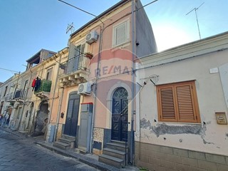 Casa Indipendente in Vendita a Catania, 78'000&euro;, 86 m²