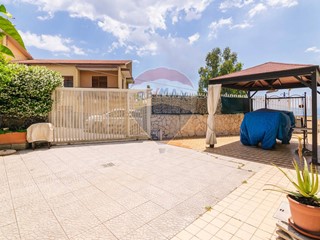 Casa Semi Indipendente in Vendita a Aci Castello, 260'000€, 110 m²