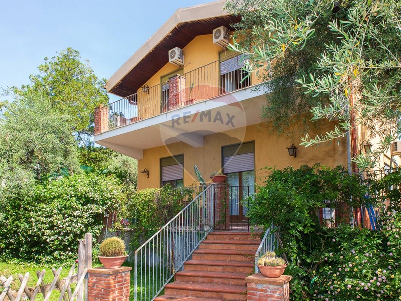 Villa in Vendita a Tremestieri Etneo, 249'000€, 143 m²