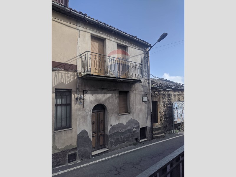 Casa Indipendente in Vendita a Cesarò, 48'000€, 173 m²
