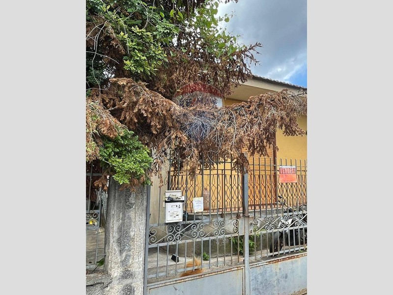 Villa in Vendita a Tremestieri Etneo, 194'000€, 150 m²