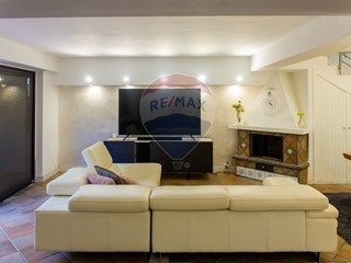 Villetta a schiera in Vendita a Aci Catena, 260'000€, 180 m²