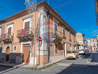 Casa Indipendente in Vendita a Grammichele, 104'000€, 200 m²