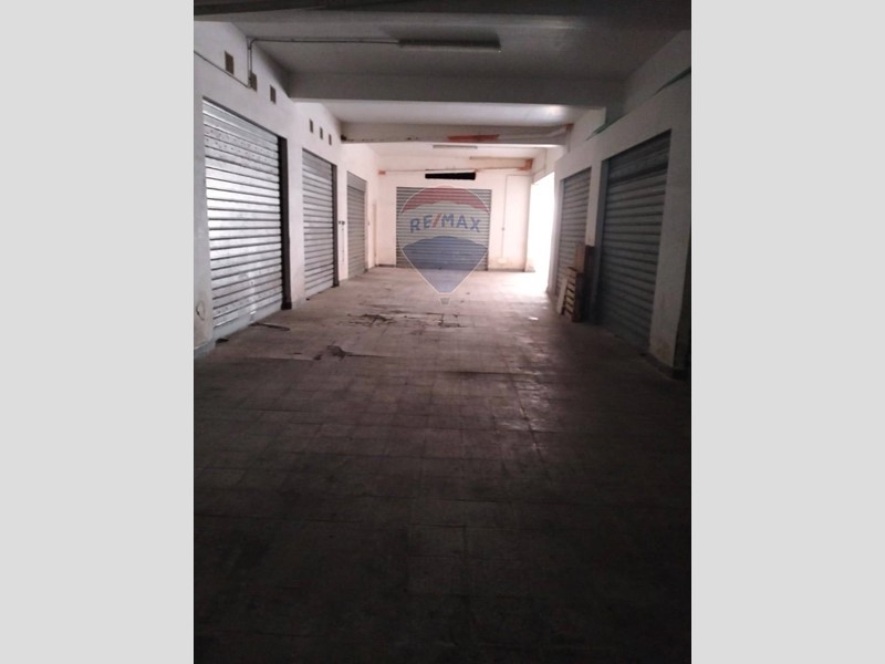 Immobile commerciale in Vendita a Caltagirone, 69'000€, 294 m², con Box
