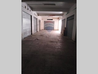 Immobile commerciale in Vendita a Caltagirone, 69'000€, 294 m², con Box