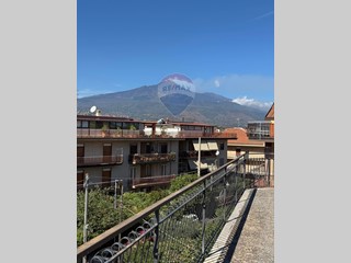 Appartamento in Vendita a Valverde, 120'000€, 145 m²