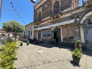Immobile commerciale in Vendita a Pedara, 65'000€, 200 m²