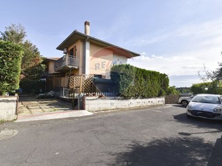 Casa Semi Indipendente in Vendita a Pedara, 259'000€, 160 m²