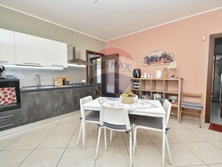 Trilocale in Vendita a Camporotondo Etneo, 140'000€, 120 m²