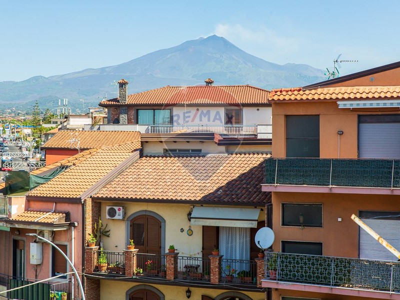 Quadrilocale in Vendita a Gravina di Catania, 95'000€, 124 m²