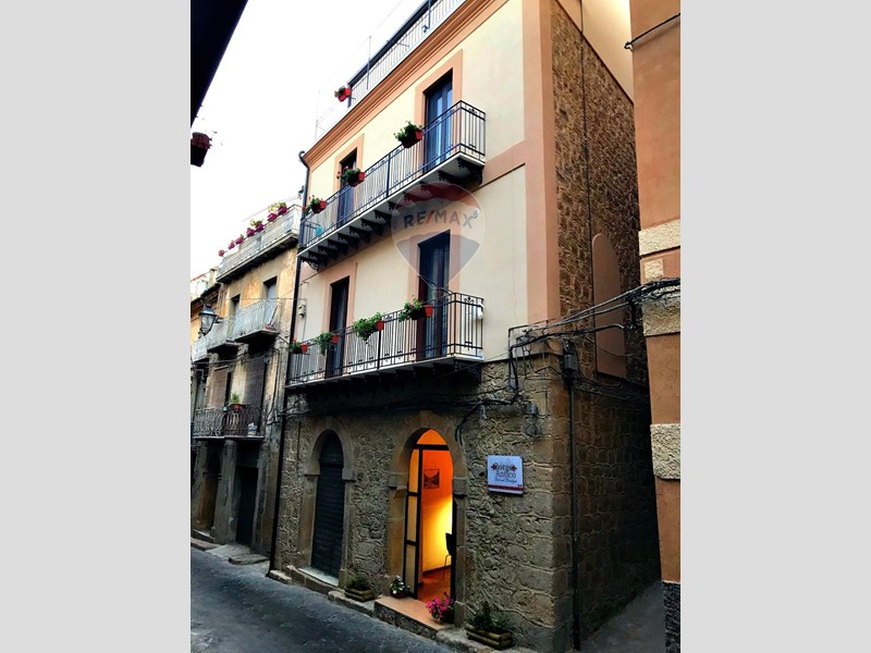 Casa Indipendente in Vendita a Piazza Armerina, 160'000€, 350 m²