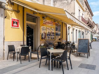 Attività commerciale in Vendita a Vittoria, 150'000€, 130 m²