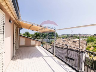 Trilocale in Vendita a Valverde, 135'000€, 129 m²
